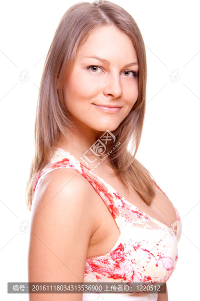漂亮的女人穿著一件衣服