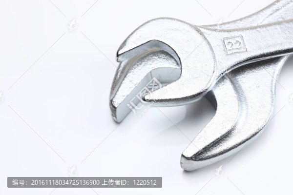 不同尺寸的扳手