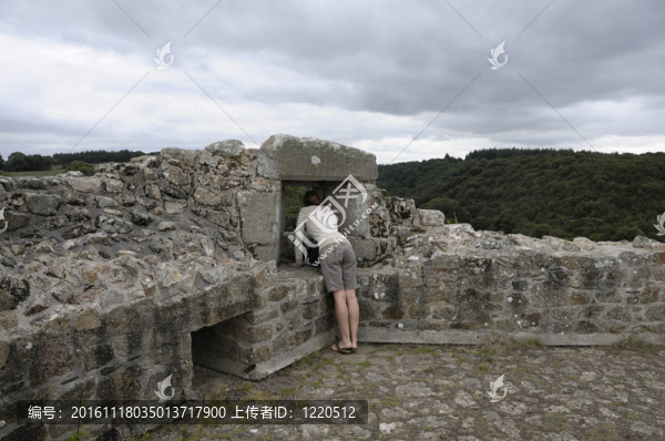 古代城堡里的女孩