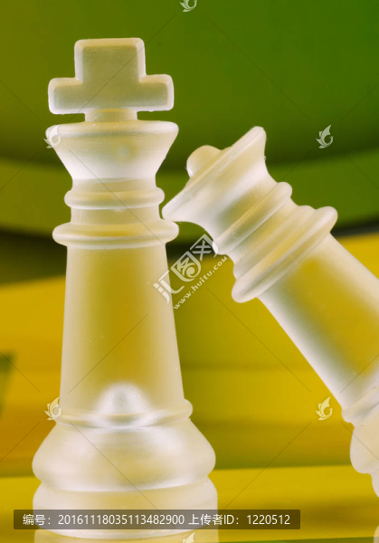 有光澤的國王和女王國際象棋硬幣