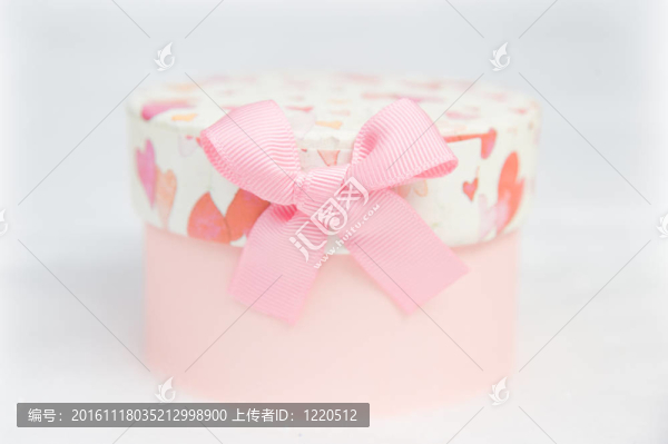 白色的粉紅色禮品盒