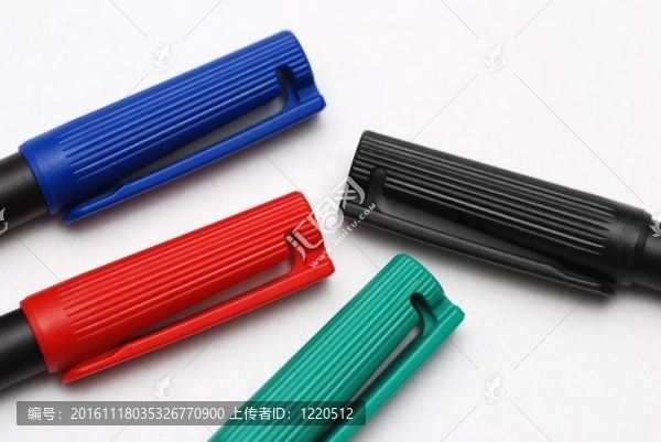 具有白色背景的化妝筆