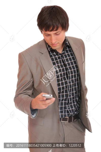 年輕的商人在電話里