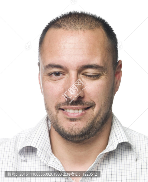 一個(gè)閉著眼睛的男人的肖像
