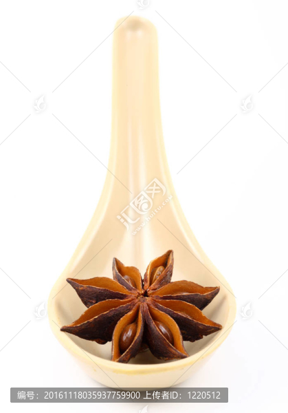 八角茴香的勺子