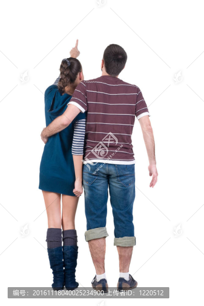 年輕夫婦看起來在哪里。后視圖。