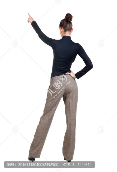 美麗的年輕女子指著墻上。后視圖。