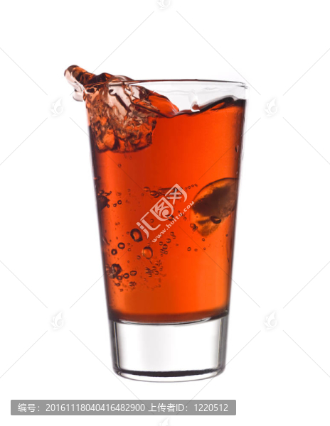 飛濺在一杯紅檸檬水