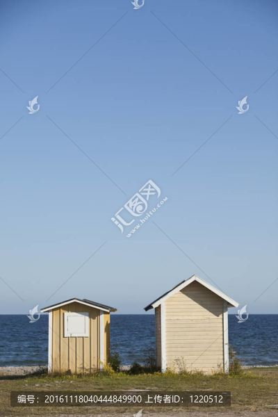 在海岸線兩船庫