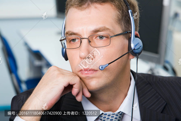 嚴(yán)肅的商人