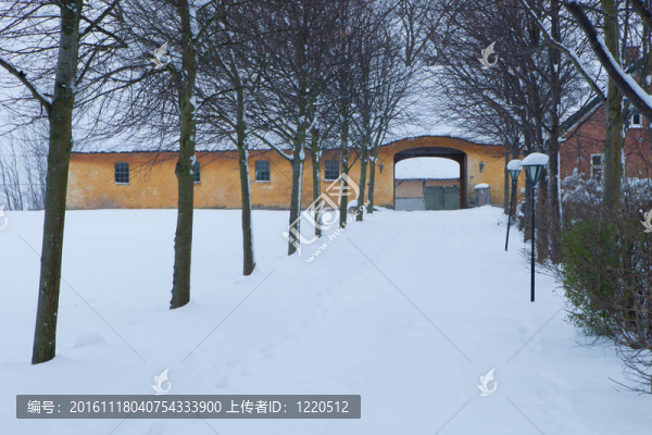 白雪覆蓋的農(nóng)舍