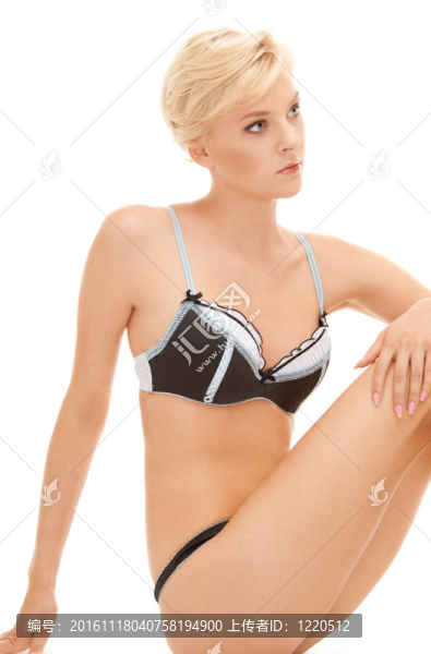 黑白內(nèi)衣的女人