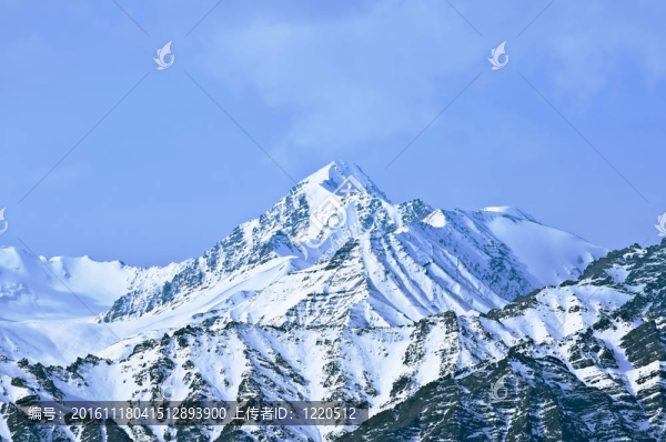 高山之巔；被雪覆蓋。印度。