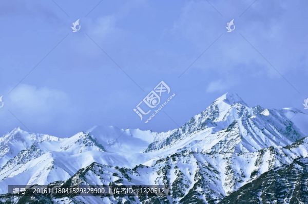 高山之巔；被雪覆蓋。印度。