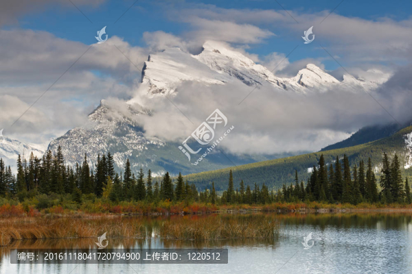 德山和朱砂湖；加拿大
