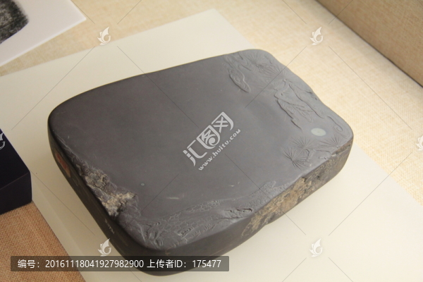四方的硯臺(tái)