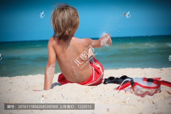 有浮潛海灘上的孩子