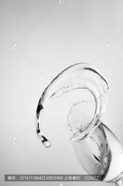 潑水