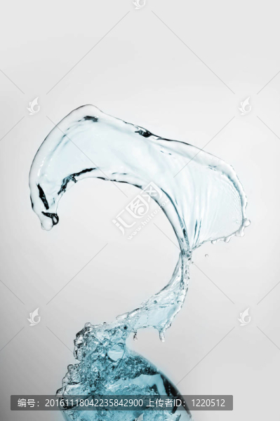 潑水