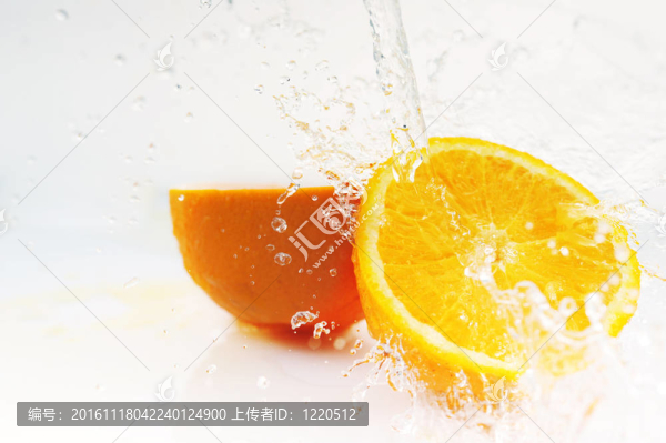 水濺在橙色