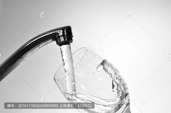 水從水龍頭