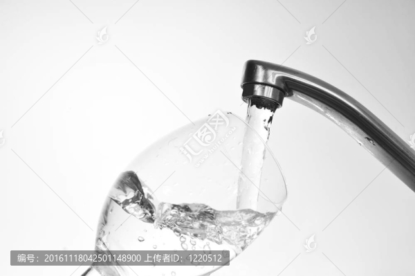 水從水龍頭
