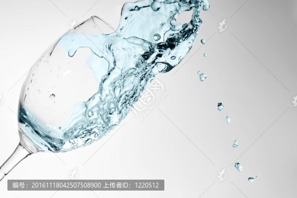 潑水