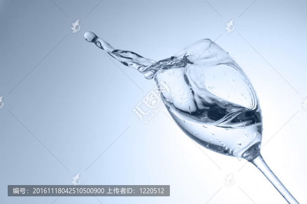 潑水