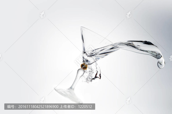 潑水