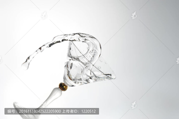潑水