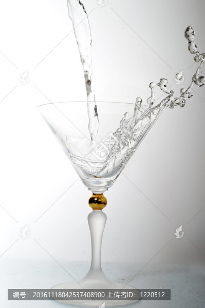 雞尾酒玻璃中的液體