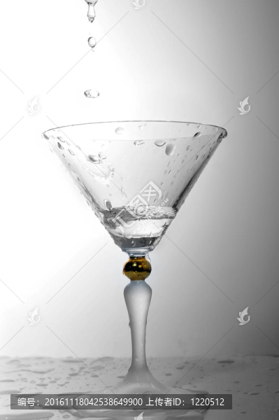雞尾酒玻璃中的液體