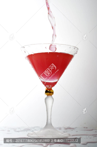 雞尾酒玻璃中的液體