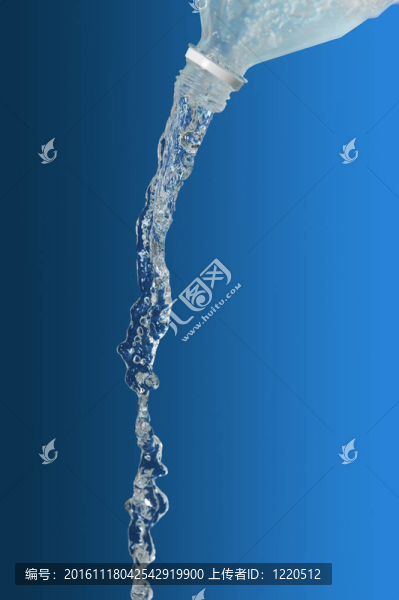 從瓶子里流出的水