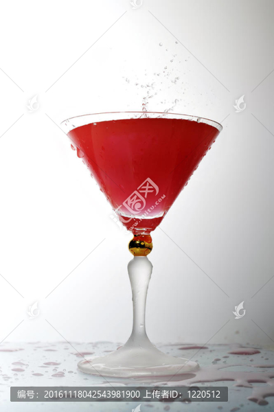 雞尾酒玻璃中的液體