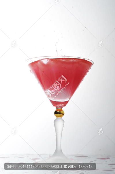 雞尾酒玻璃中的液體