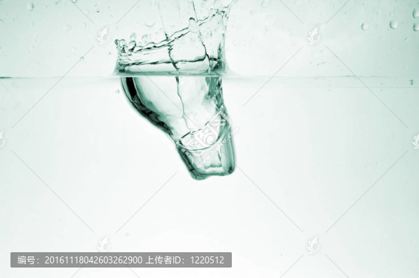 液體中的冰塊