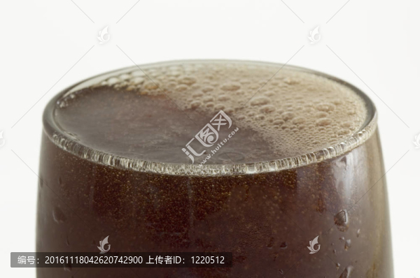 百事可樂在玻璃上的特寫