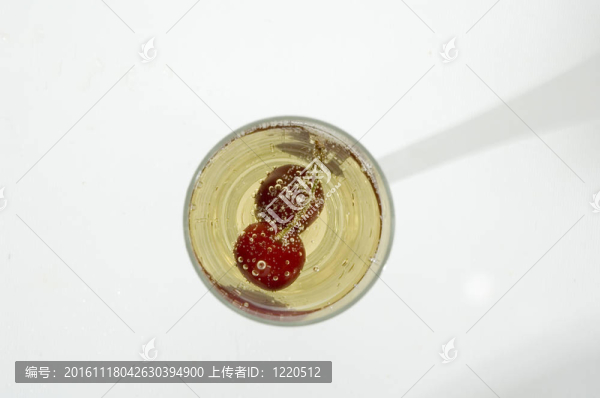 香檳酒和櫻桃