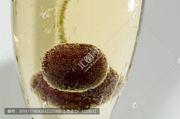 香檳酒和櫻桃