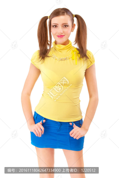 少女穿鮮艷的衣服