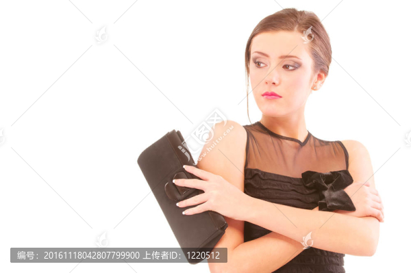 穿著黑色衣服的年輕女性的肖像
