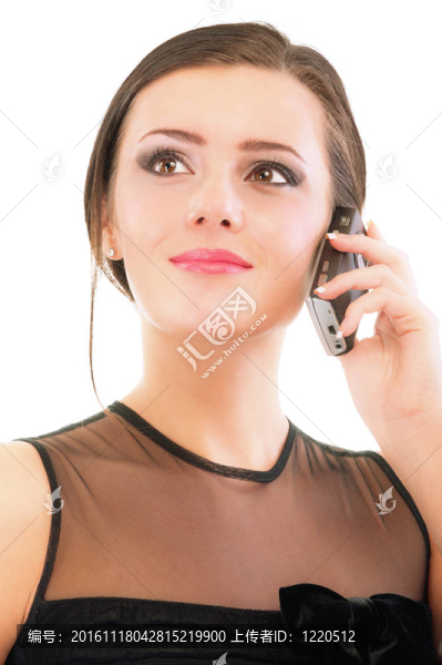 年輕的女人在電話里說話