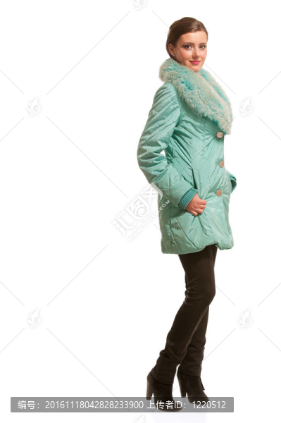 穿著毛皮大衣的漂亮女孩