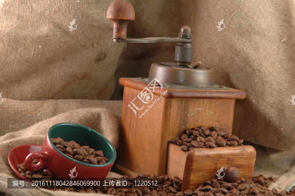 帶杯的復(fù)古咖啡機(jī)