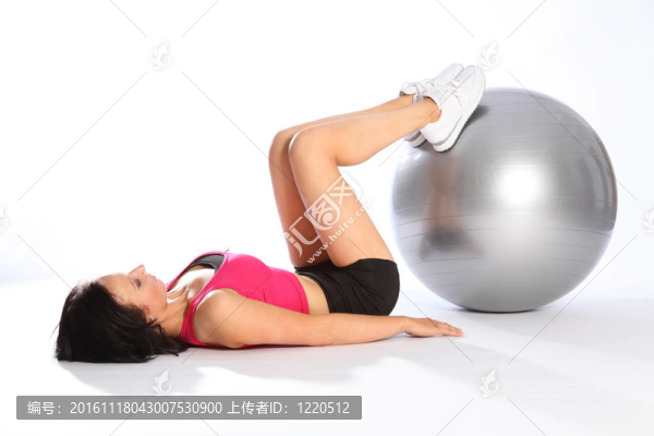 健身房女子用球地板運(yùn)動(dòng)