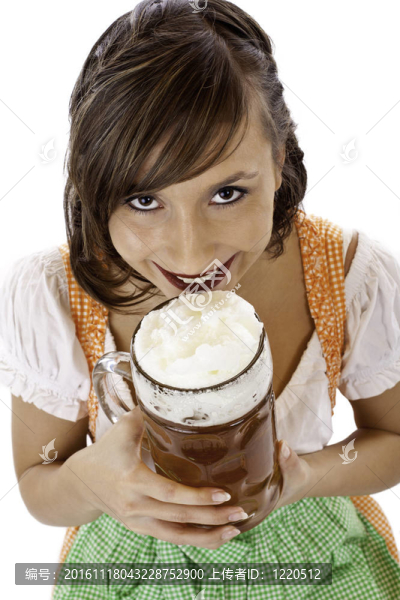 年輕漂亮的女人緊身飲料啤酒斯坦