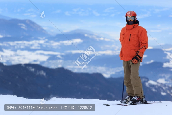 滑雪者在阿爾卑斯山脈