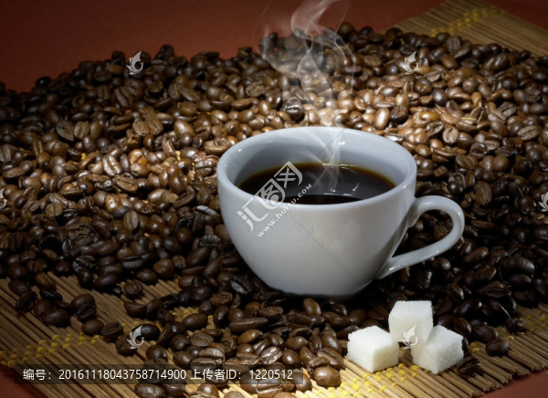 一杯加糖的咖啡杯