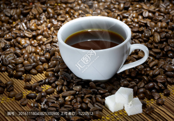 一杯加糖的咖啡杯